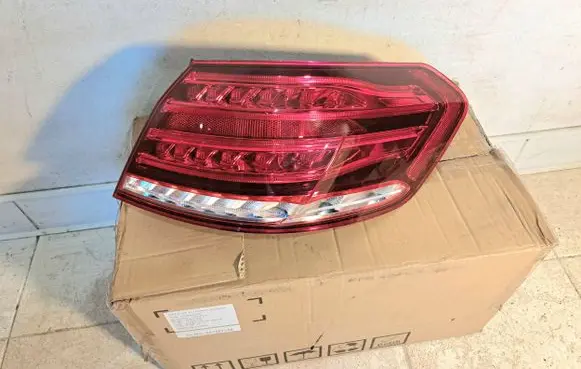 Mercedes-Benz E AMG W212 Rear/tail lights 440-1995R3AE
