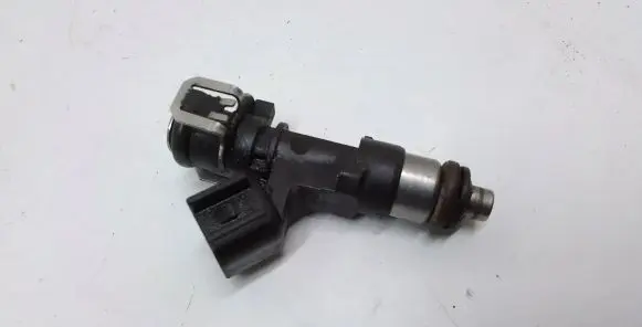 Volvo S60 Fuel injector 30757534