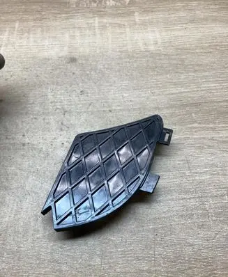 Mercedes-Benz E W210 Front fog light trim/grill 2108850253