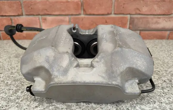 BMW 5 G30 G31 Front brake caliper 6883733