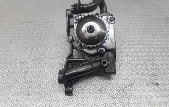 Audi A6 S6 C5 4B Oil pump 059115121C