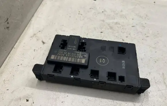 Mercedes-Benz C W203 Door control unit/module 2038205526