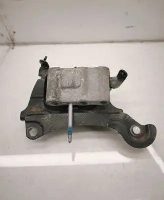 Toyota C-HR I Engine mount bracket 