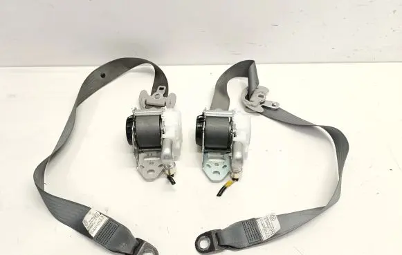 Toyota Prius+ (ZVW40) Front seatbelt 7T1600P 7T2600P