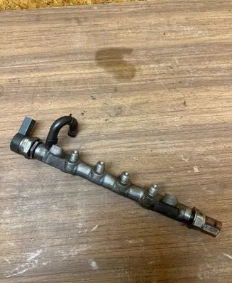 Volkswagen PASSAT B7 Fuel main line pipe 03L130089P 057130764H