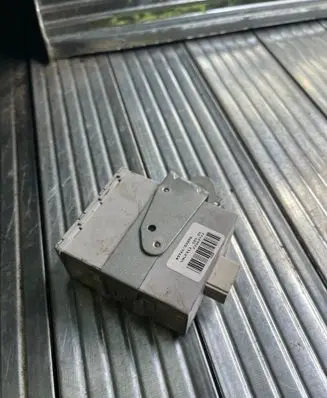Toyota Corolla E120 E130 Door central lock control unit/module 8974102050