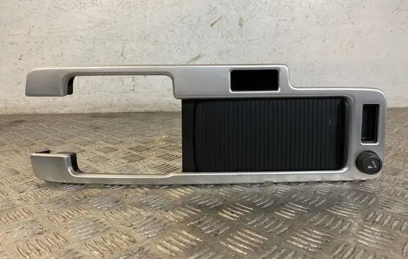 Volvo V50 Other center console (tunnel) element 130586 06582000