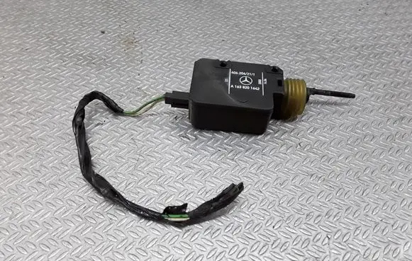 Fuel tank cap lock motor