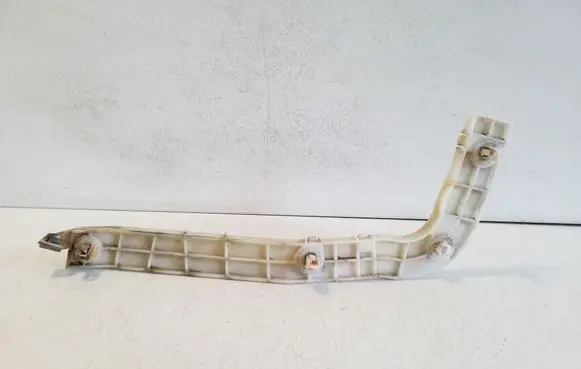 Rear bumper mounting bracket