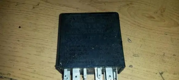 Volkswagen PASSAT B5 Other relay 4b0919471 5kg00656804