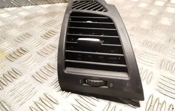 BMW 1 E81 E87 Dashboard air vent grill cover trim 7059188