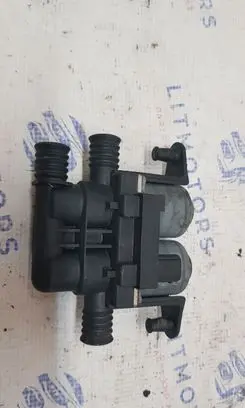 BMW 5 E39 Coolant heater control valve 8374995 64128374995