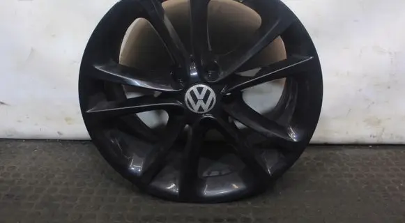 Volkswagen Scirocco R17 alloy rim 