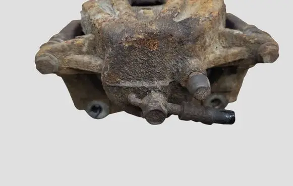 Toyota Avensis T250 Front brake caliper