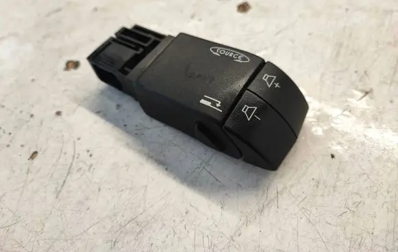 Multifunctional control switch/knob
