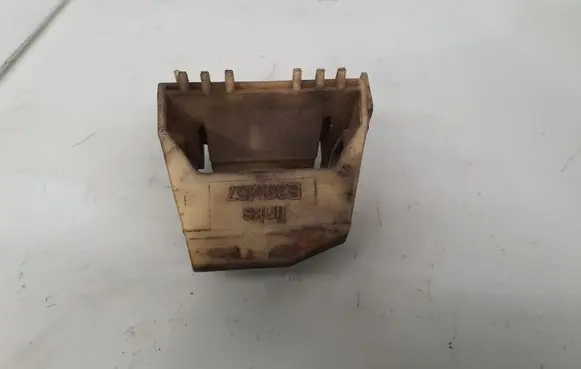 Radiator mount bracket