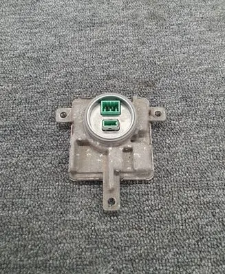 Volkswagen Golf VII Headlight ballast module Xenon 8K0941597F 00689885 W003T22171