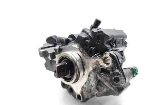 Ford Kuga II Fuel injection high pressure pump 9687959180 9424A050A