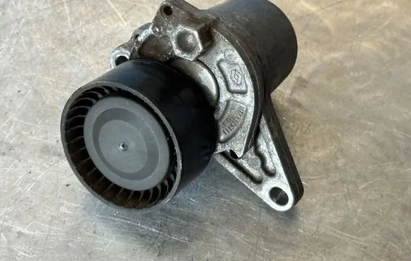 Nissan Qashqai Alternator belt tensioner 117505337R