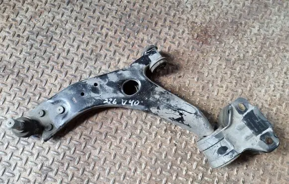 Volvo V40 Front lower control arm/wishbone AV613A262DA