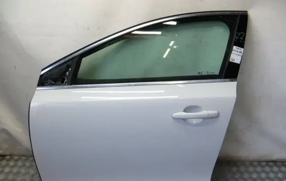 Volvo V40 Front door