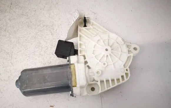 Mercedes-Benz E W212 Front door window regulator motor A2078200642 7746028100