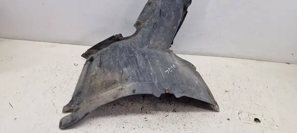 Front wheel arch liner splash guards