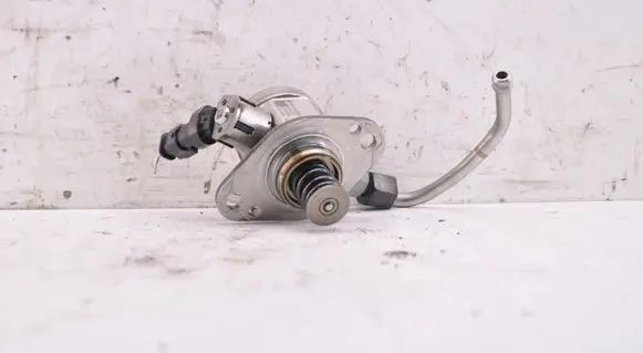 Opel Mokka B Fuel injection high pressure pump 0261520710