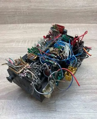 Volkswagen PASSAT B3 Fuse module 357937039