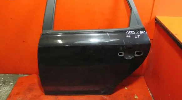 KIA Ceed Rear door