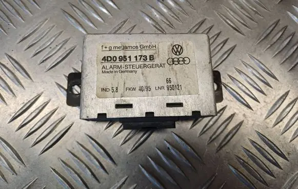 Audi A8 S8 D2 4D Alarm control unit/module 4D0951173B