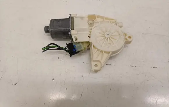 Mercedes-Benz E W212 Front door window regulator motor A2048200142