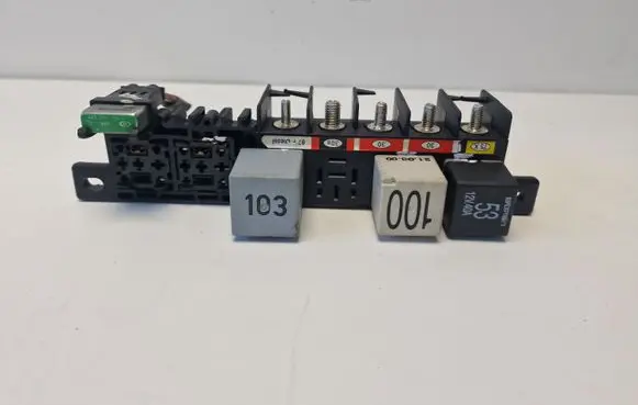 Volkswagen New Beetle Fuse module 8L0941822
