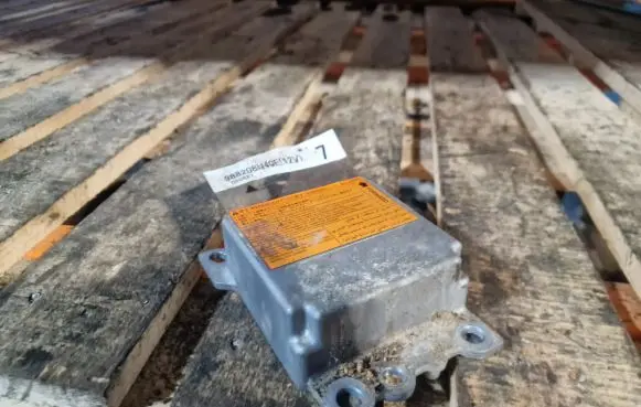 Nissan X-Trail T30 Airbag control unit/module 988208H40E