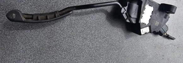 Toyota Avensis T270 Accelerator throttle pedal 7811005021 02633865634