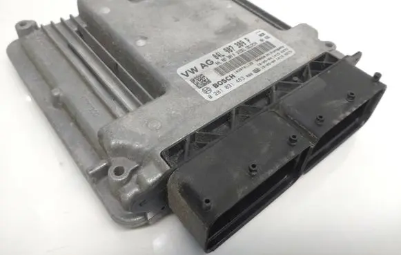 Volkswagen Tiguan Engine control unit/module 04L907309P 0281031483