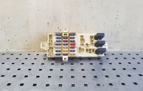 Subaru Legacy Fuse module