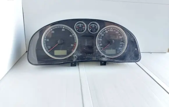 Volkswagen PASSAT B5.5 Speedometer (instrument cluster) 3B0920926A