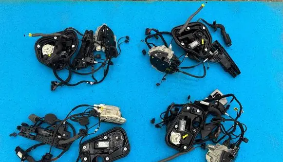 Audi A6 S6 C7 4G Front door soft close latching motor 4G0837004A 4G0837003A 4G0839003A