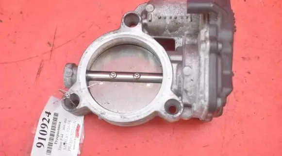BMW M4 F82 F83 Throttle body valve 7619008