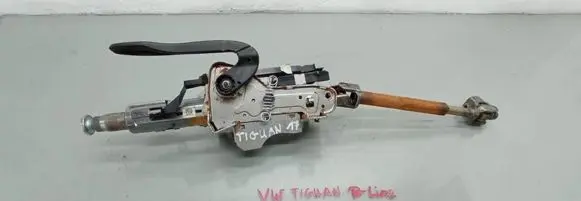 Volkswagen Tiguan Steering wheel axle 300905861