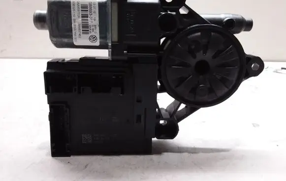 Volkswagen PASSAT B7 Front door window regulator motor 3C0959792C