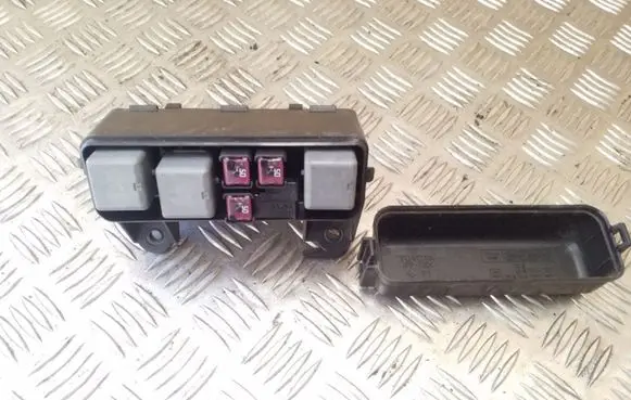 Toyota Avensis Verso Relay mounting block 