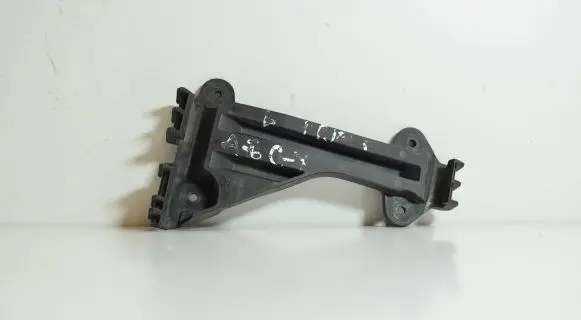 Audi A6 S6 C4 4A Front bumper mounting bracket 4A0807284A