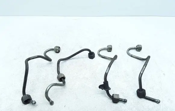Volvo V50 Fuel injector supply line/pipe 