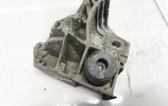 Volvo XC60 Engine mounting bracket 6g926p096fc 6g92-6p096-fc