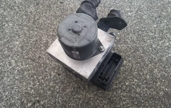 Volkswagen PASSAT B7 ABS Pump 3AA614109N