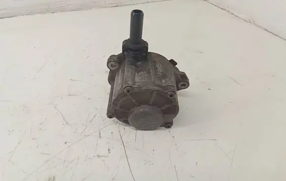 Mercedes-Benz C W204 Vacuum pump A6512300165 GD01497