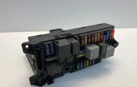 Mercedes-Benz E W211 Fuse module 2115453901 00716536 A2115453901