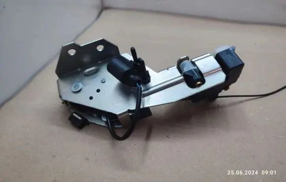 Volkswagen Touareg I Tailgate/trunk/boot lock/catch/latch 7L0827506E